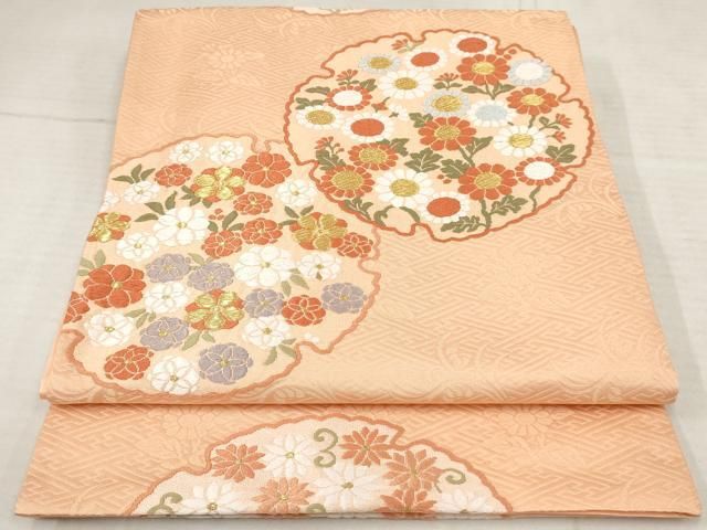 牡丹と花盛り 咲きました 先代の大好きだった 牡丹 1輪だけど 豪華でしょ