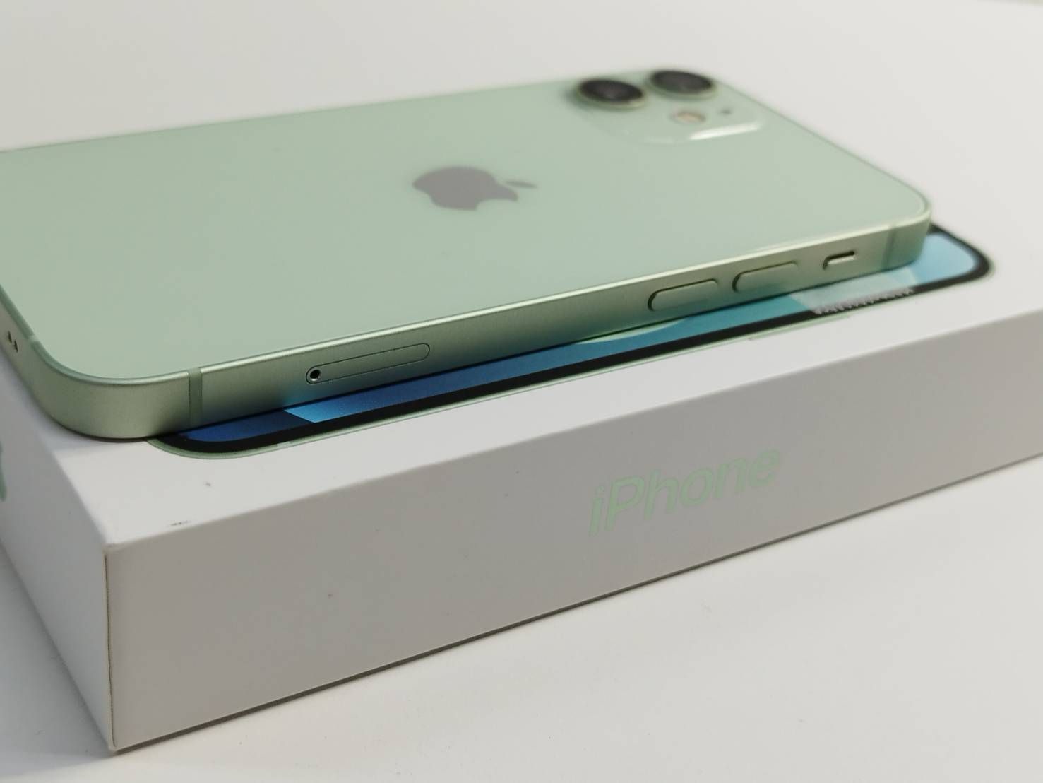 iPhone 12