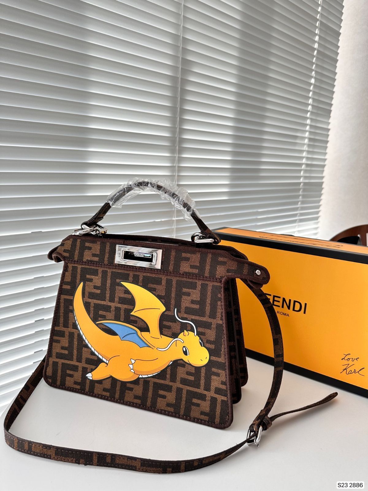 即購入不可！！ 新品未使用fendi ノベルティトートバッグ最後一点