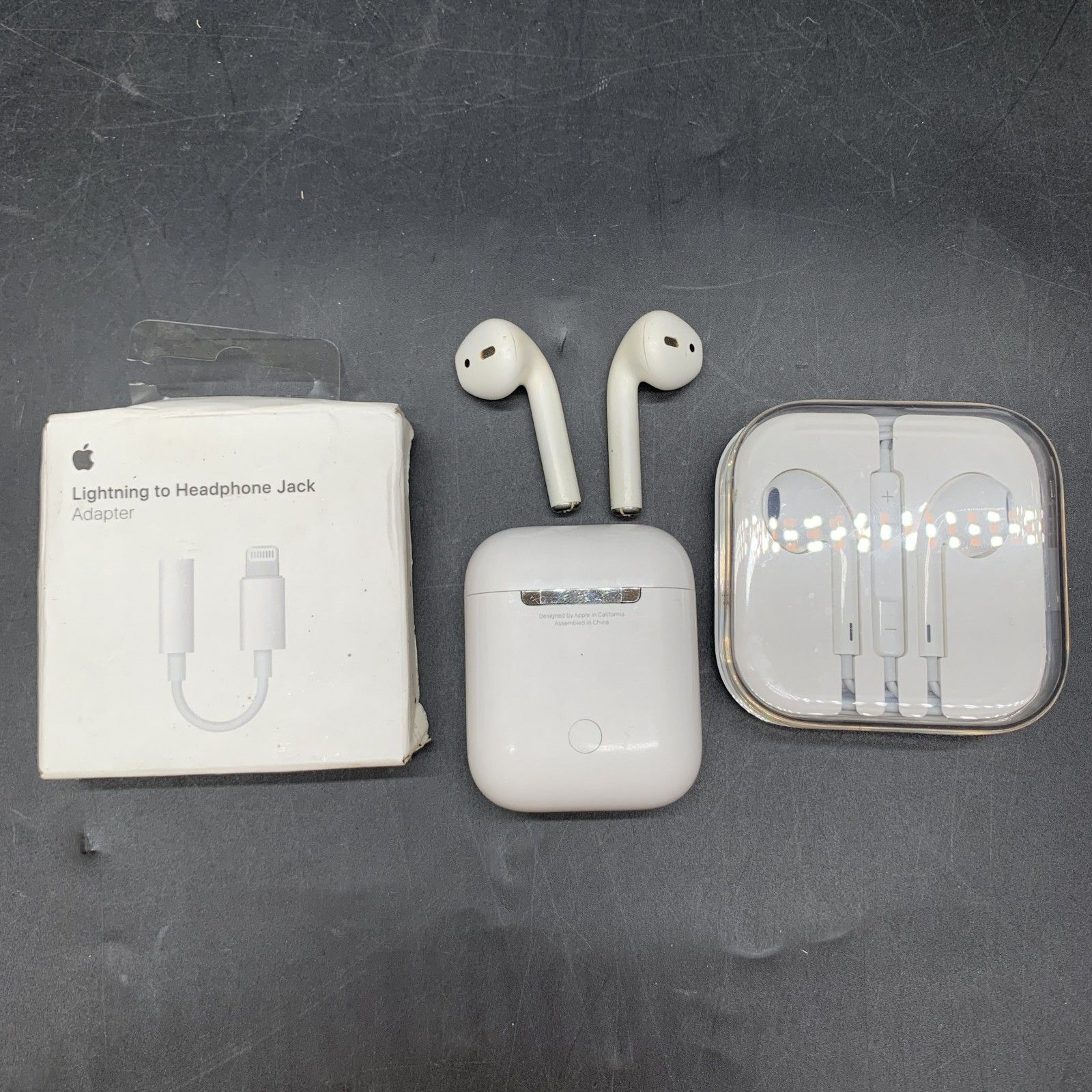P492 Apple純正イヤホンまとめ AirPods A1602 第1世代 ケース付 通電OK動作未 iPhoneイヤフォン イヤホンジャック