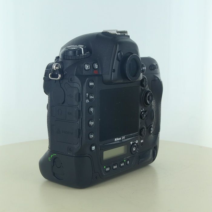 Nikon D4