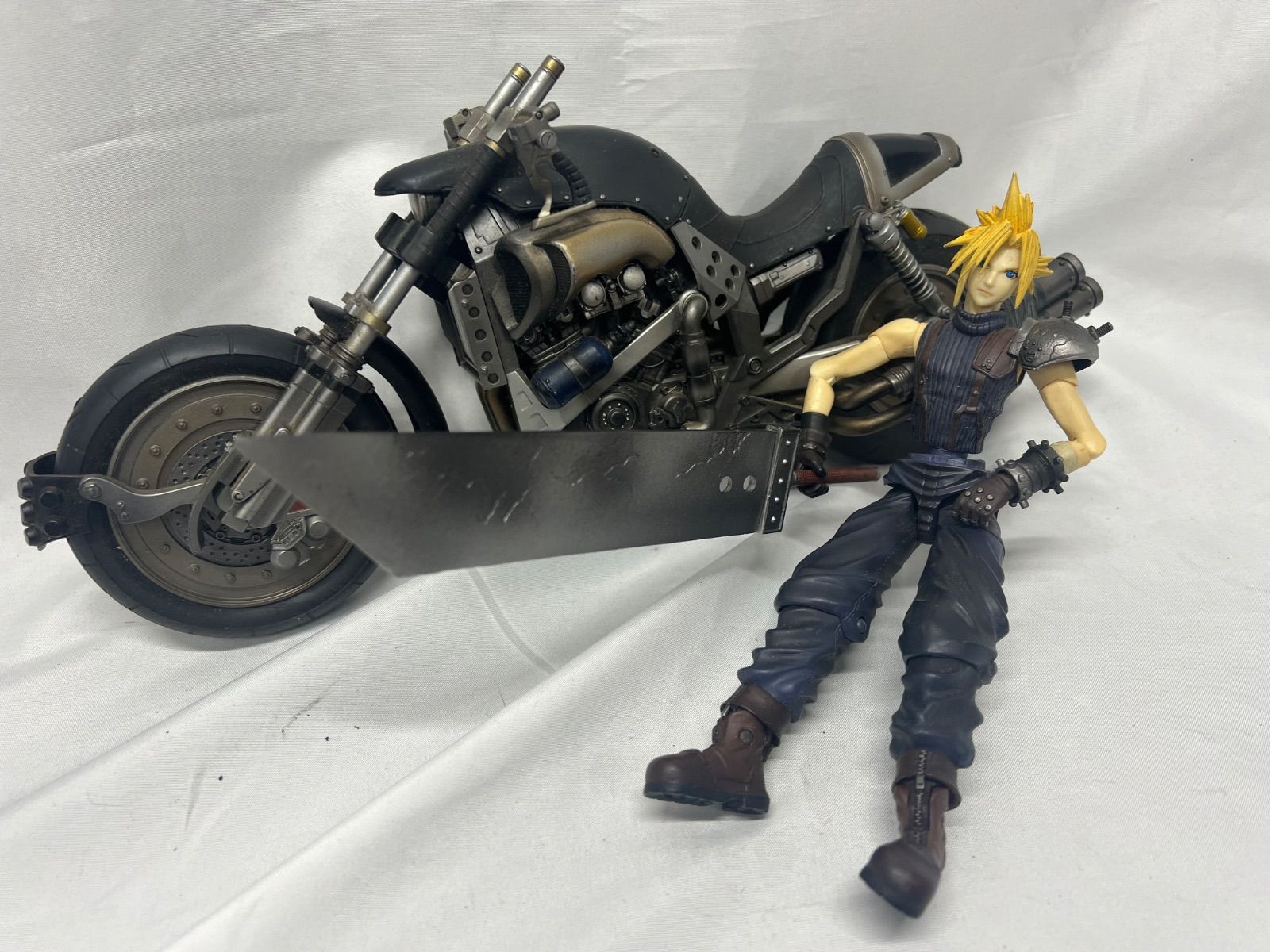 ファイナルファンタジー クラウド フィギュア