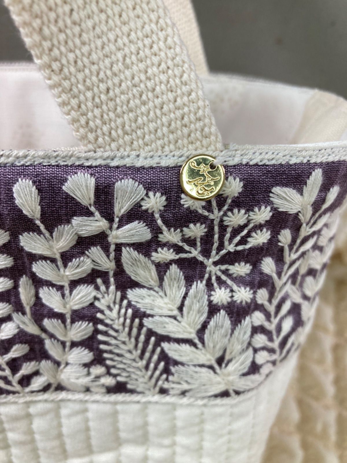 専用ページです。ヌビ生地の刺繍トートバッグ ヌビバッグ イニシャル刺繍 マチ付き トートバッグ マグネット