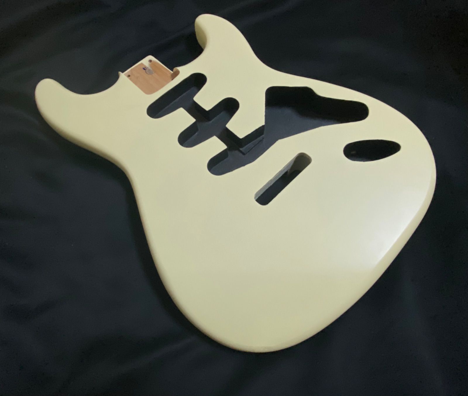 ストラトキャスター ボディ No1 サテン塗装アルダー　ビンテージクリーム ストラトキャスター ボディ No1 サテン塗装アルダー ビンテージ