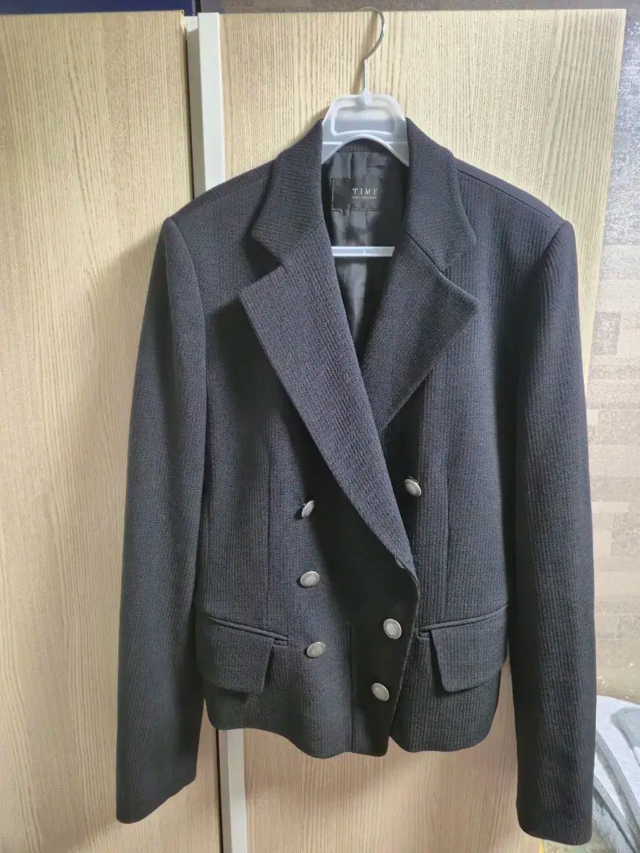 TIME ダブル ボタン ブラック ショートジャケット WWW_OLIVIERBERNSTEIN_COM