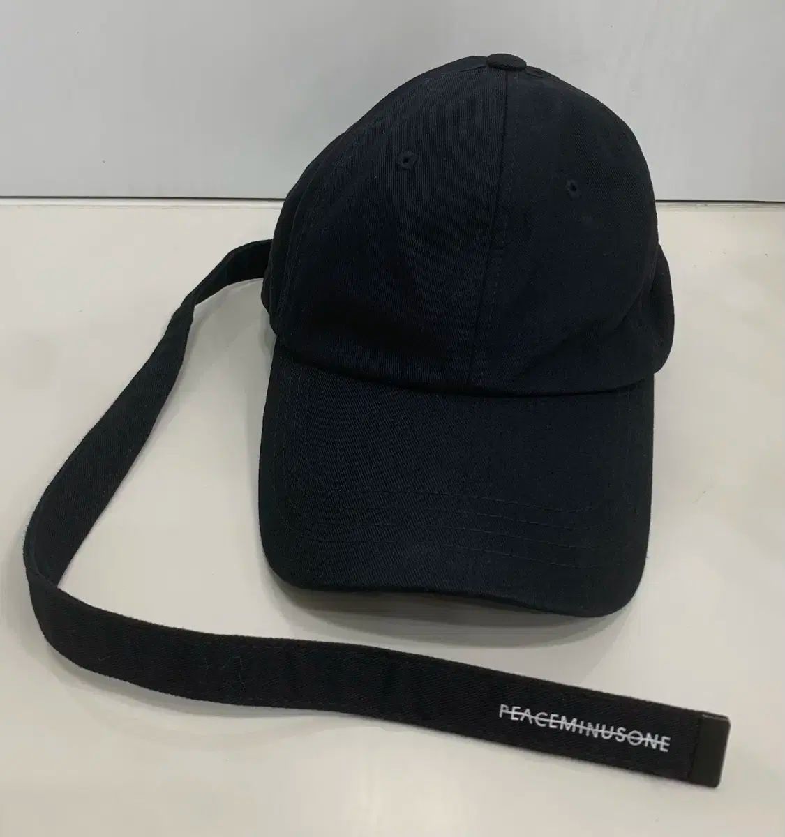 PEACEMINUSONE 黒キャップ 赤ストラップ 即決☆正規品peaceminusone黒キャップcap赤紐ロングG-DRAGON