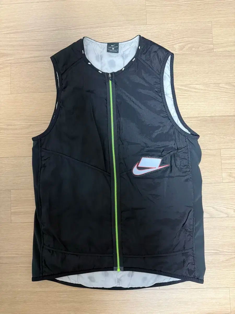 Nike(ナイキ） エアロレイヤー ベスト - メルカリ