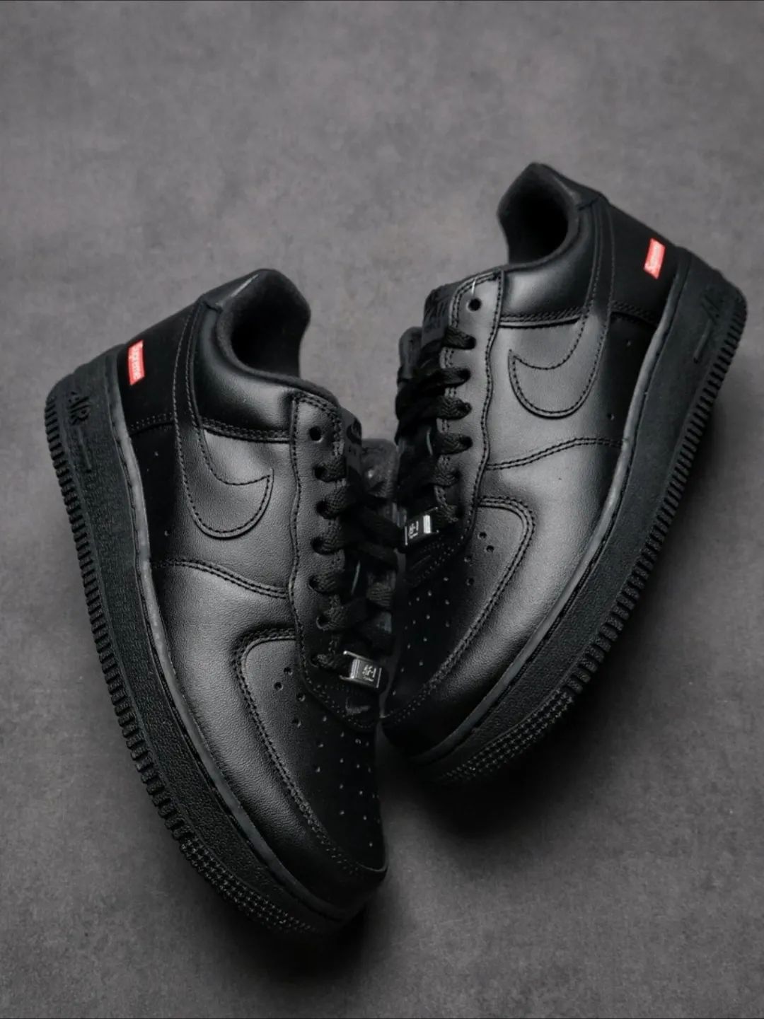 値下げします 新品 SUPREME X NIKE AIR FORCE 1 BOX LOGO 黒色スニーカー