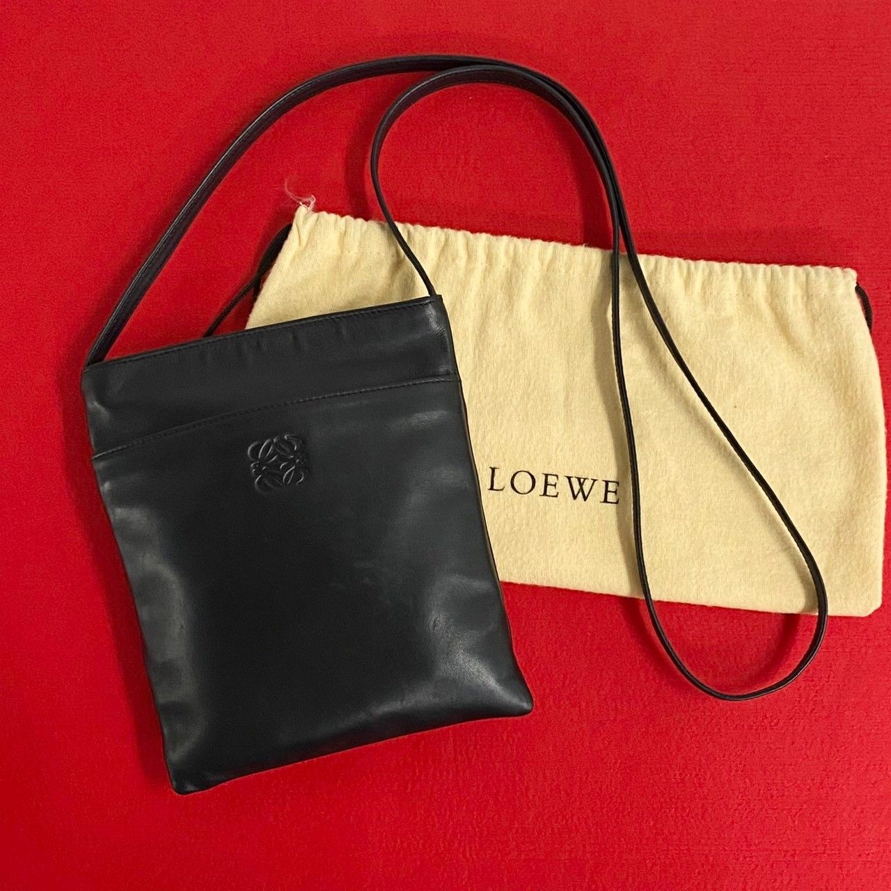 極 美品 希少品 袋付 LOEWE ロエベ アナグラム ロゴ ナッパ レザー 本革 ショルダーバッグ ポシェット サコッシュ ブラック 黒 39040  - メルカリ