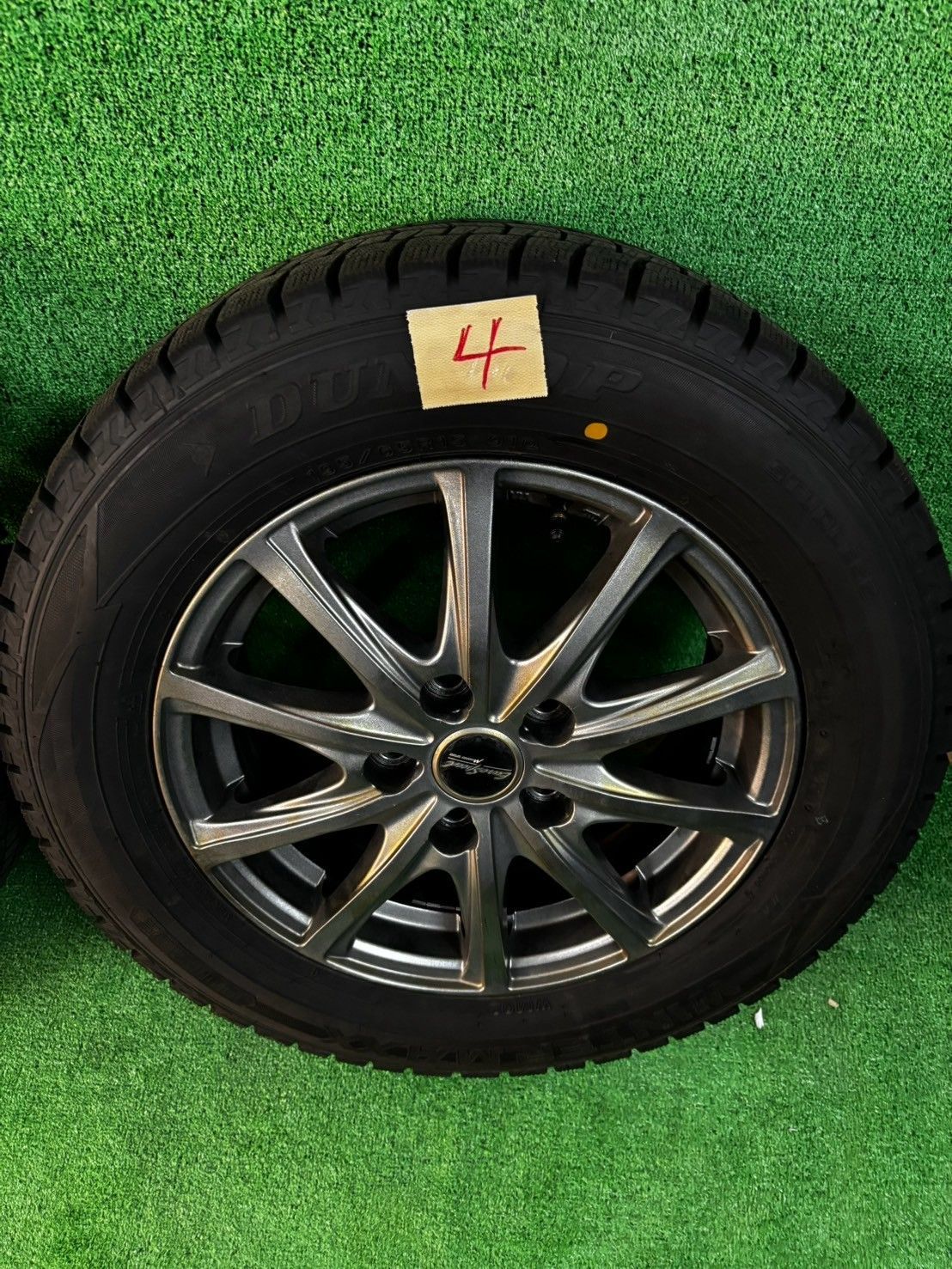 送料無料】エスクァイア・ヴォクシー等 195/65R15スタッドレス4