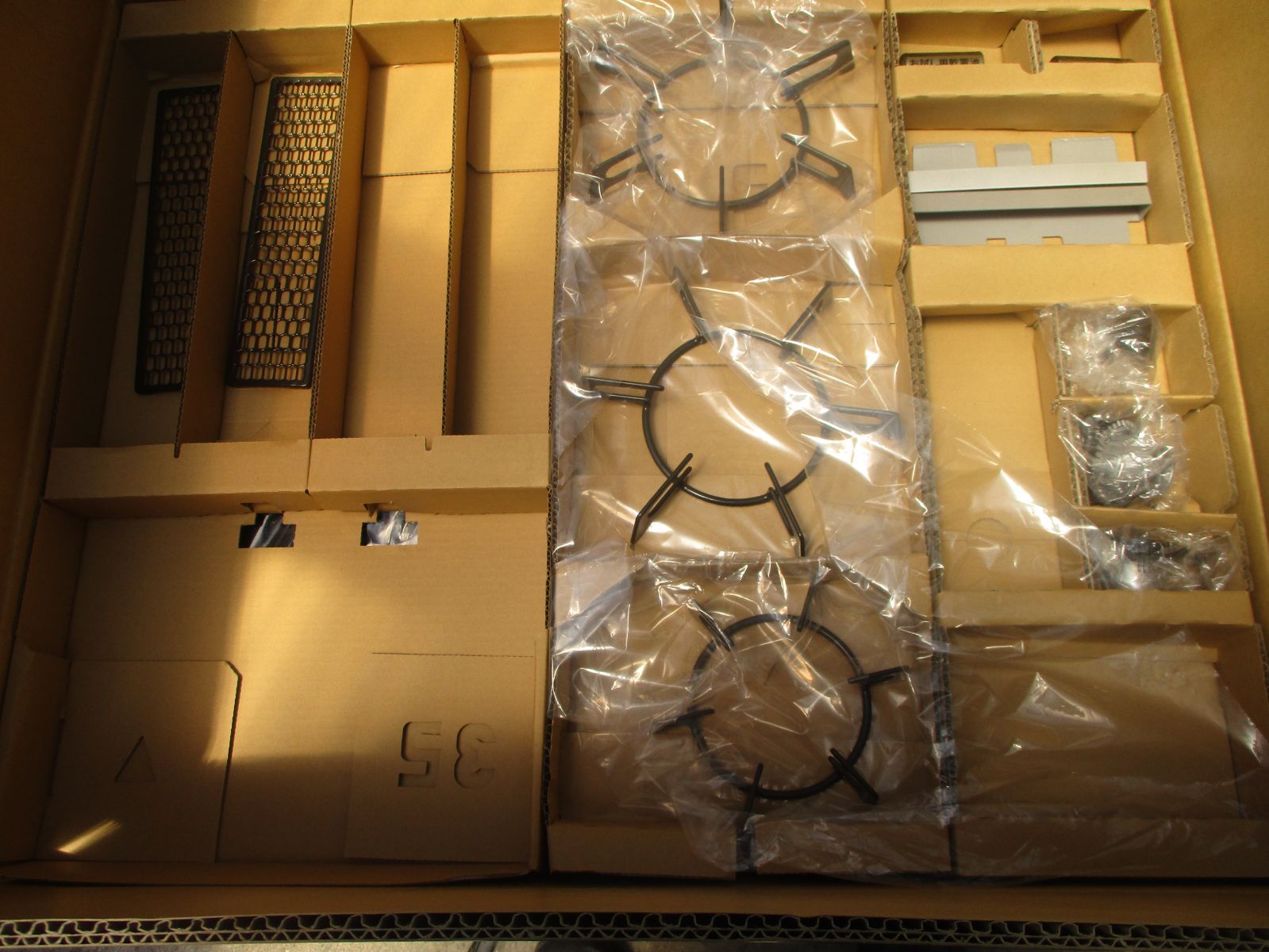 ガスコンロ リンナイ製 LIXIL R1633F0W1V 3口コンロ ガラストップタイプ トップ間口60cm 製 都市ガス 2507 WWW_KANDAIZUMI_COM