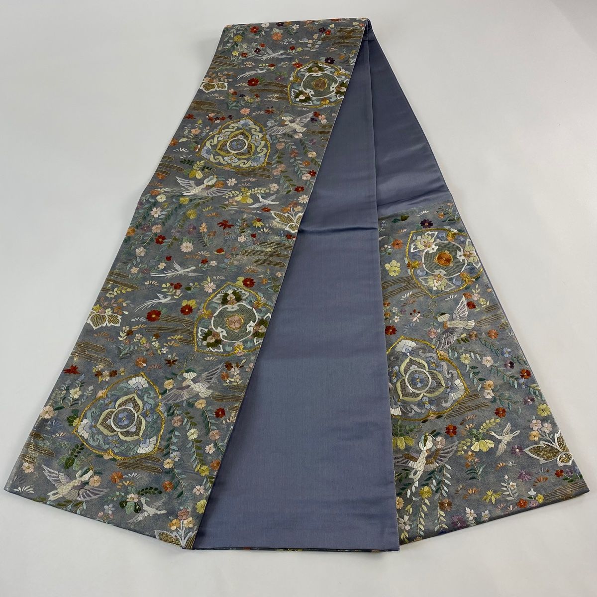 送料込♡ 袋帯 美品 逸品 鶴 梅 刺繍 金糸 墨色 六通 正絹 袋帯 美品 逸品 花喰い鳥 草花 刺繍 金糸 銀色 六通 正絹 【中古