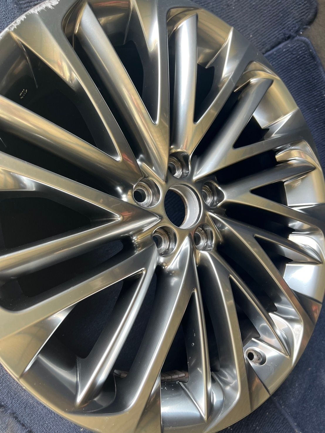 【美品】レクサスRX450h バージョンL純正ホイール、20×8J+30 美品 レクサスRX バージョンL 純正 20インチ 8J +30 PCD114.3