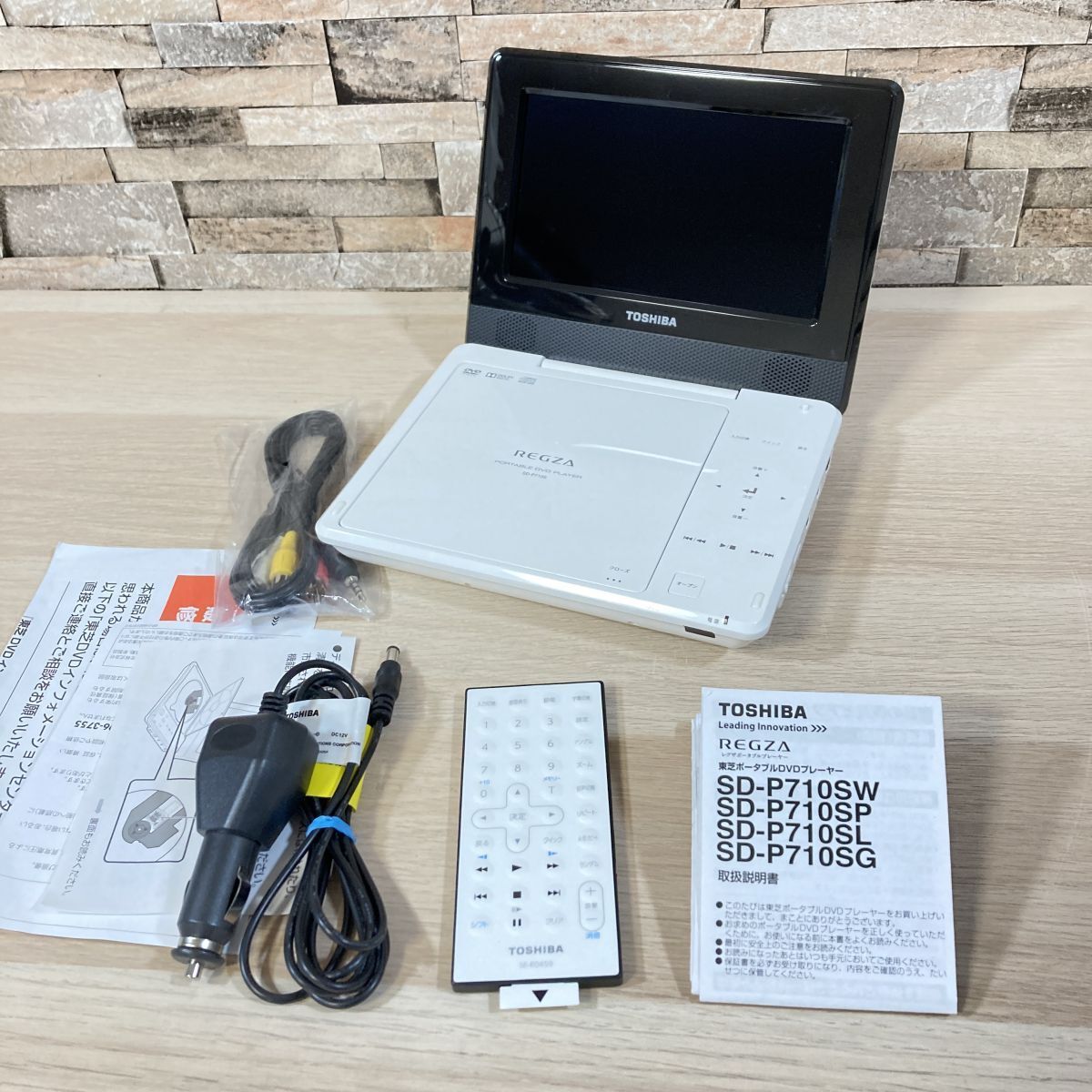 9032 美品 東芝 7型ポータブルDVDプレーヤーホワイトCPRM対応TOSHIBA REGZA レグザポータブルプレーヤー SD-P710SW -  メルカリ