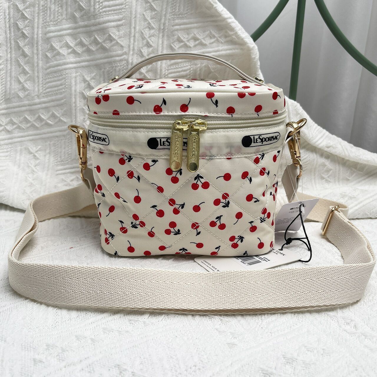 新品未使用 レスポートサックLeSportsac 神崎恵 チェリー バニティ 