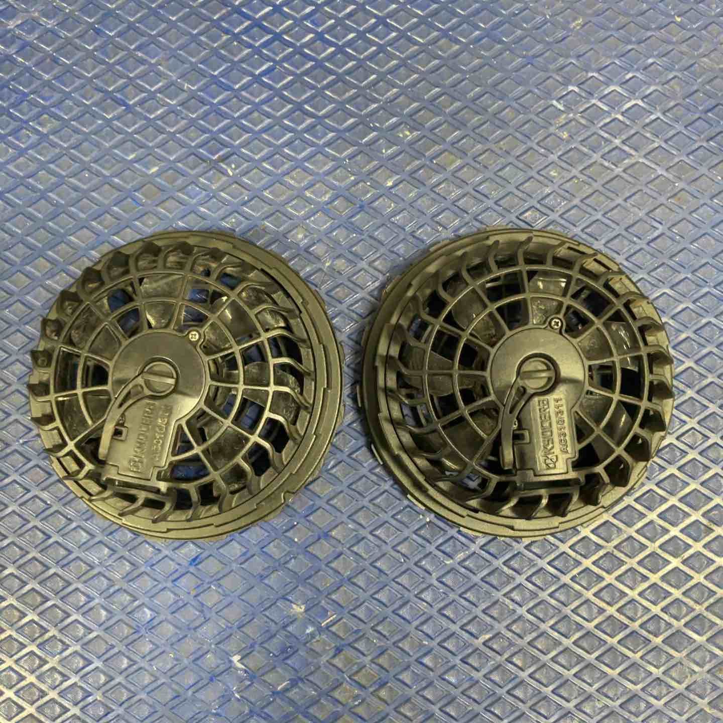 モバイルバッテリー×1 ACアダプタ×2