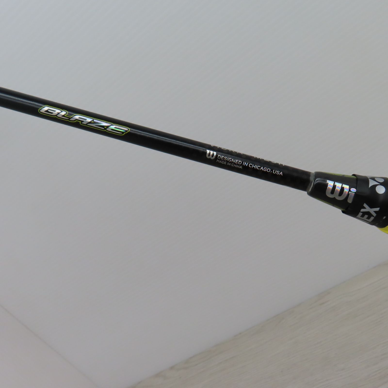 WILSON Blaze sx 9000 バトミントン　ラケット　(B9-12)