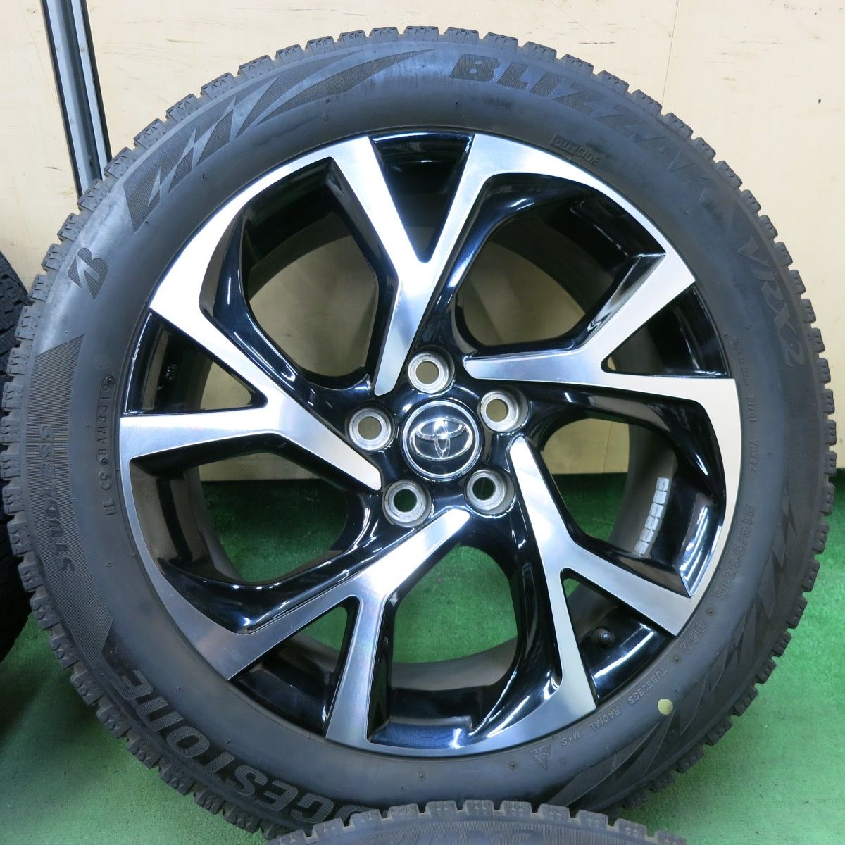 キレイ☆トヨタ C-HR 純正 ENKEI 215/55R18 スタッドレス ブリヂストン 