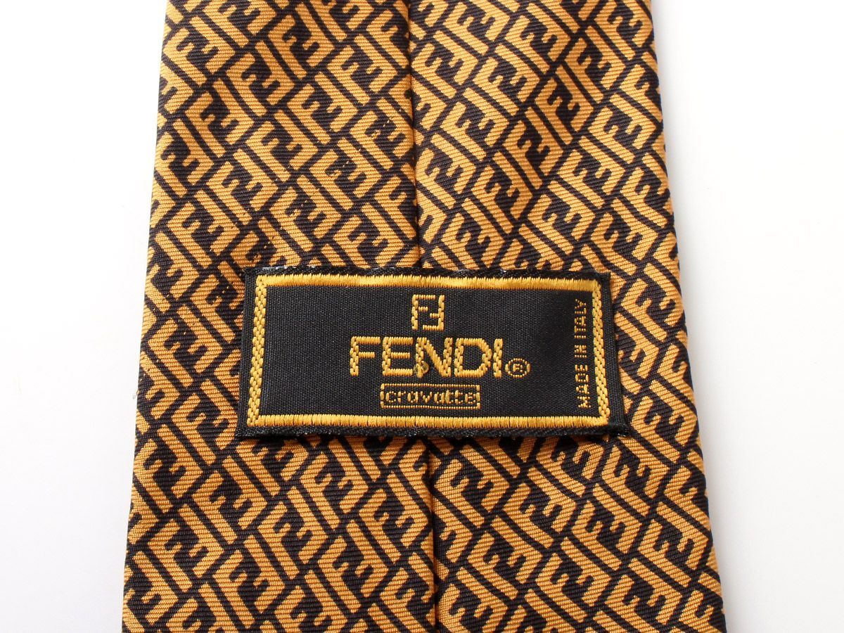 希少品 FENDI ネクタイ ズッカ エンボス加工 新品 未使用 FENDI ネクタイ｜Yahoo!フリマ（旧PayPayフリマ）