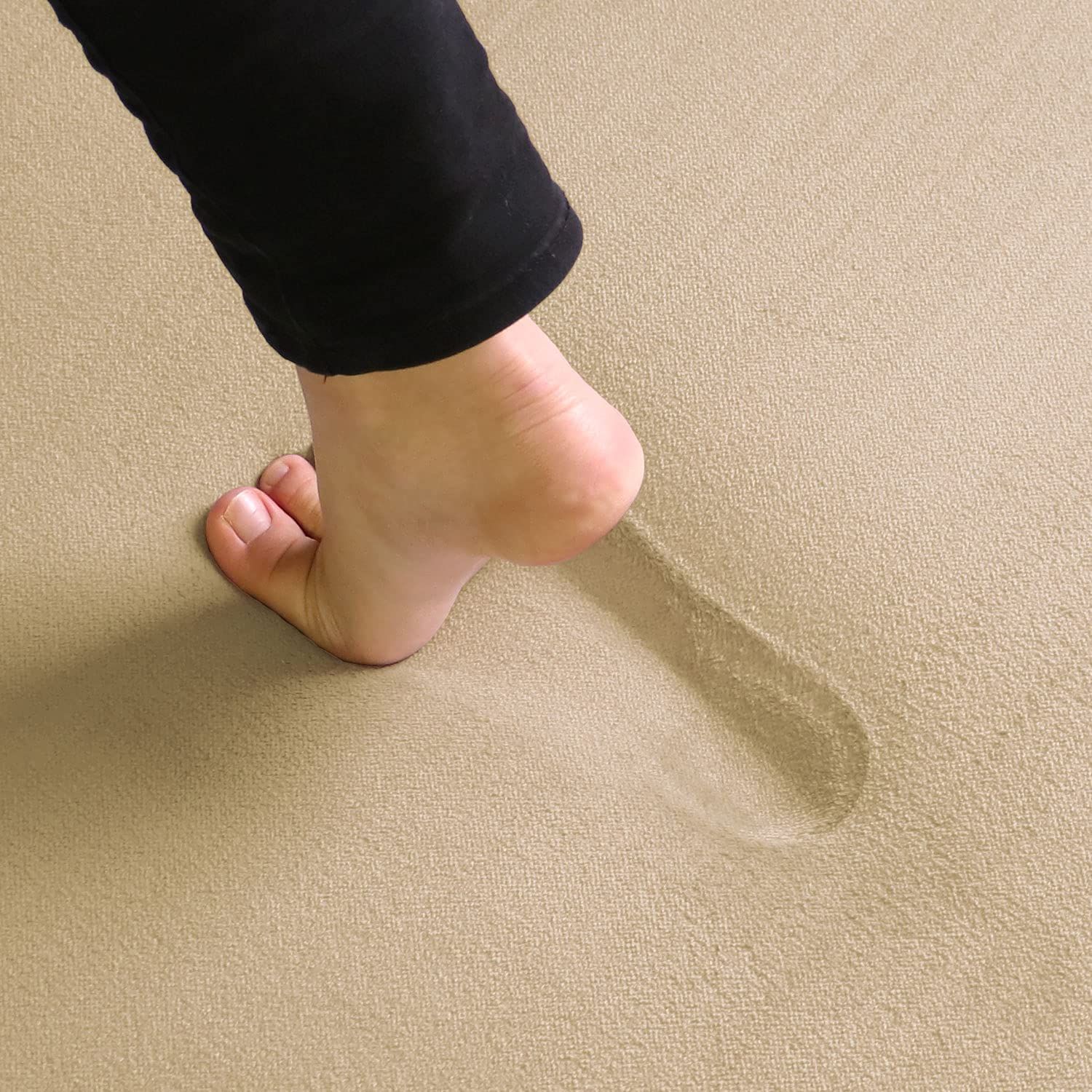 フリーリー ラグ 低反発ラグ 極厚25mm 140×200cm 抗菌・防ダニ加工 厚手 ラグマット カーペット オールシーズン 滑り止め付 マイクロファイバー サイズ (S無地・ベージュ)