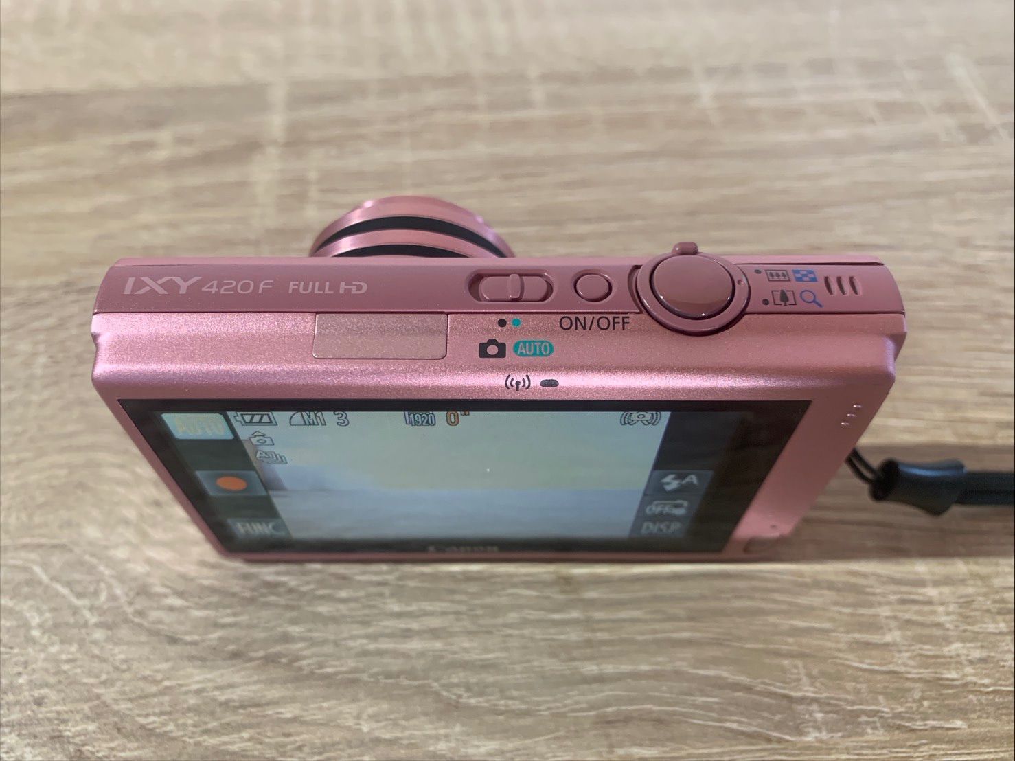 ピンク デジカメ