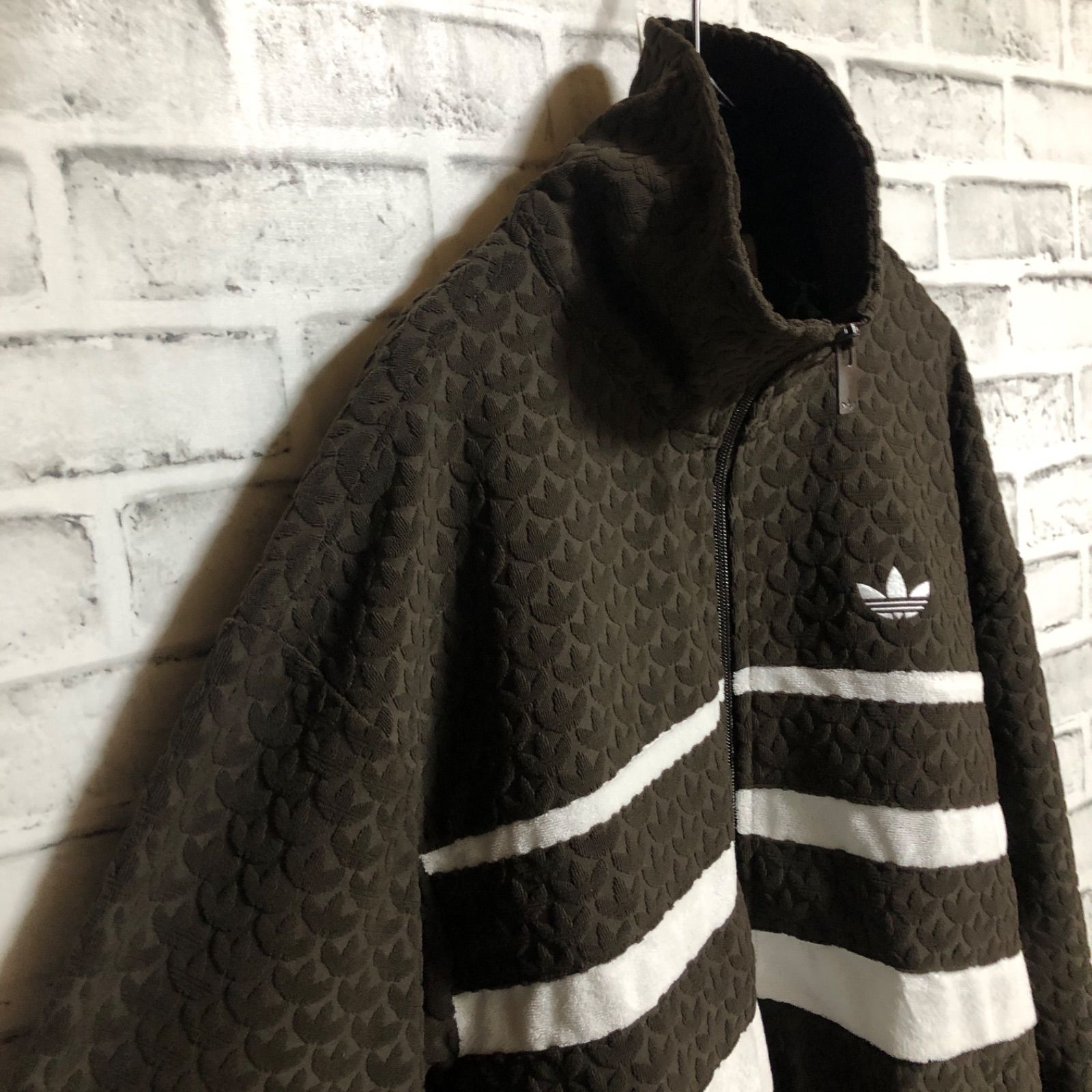 新品XL⭐️adidas ダークブラウン モノグラム トラックジャケット 刺繍ロゴ 新品 L adidas ダークブラウン モノグラム トラックジャケット
