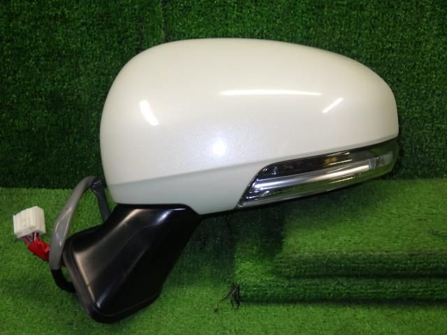 プリウス DAA-ZVW30 左サイドミラー 070 白パール 電動格納 ウィンカー ヒーター付 9ピン 87940-47150 9130
