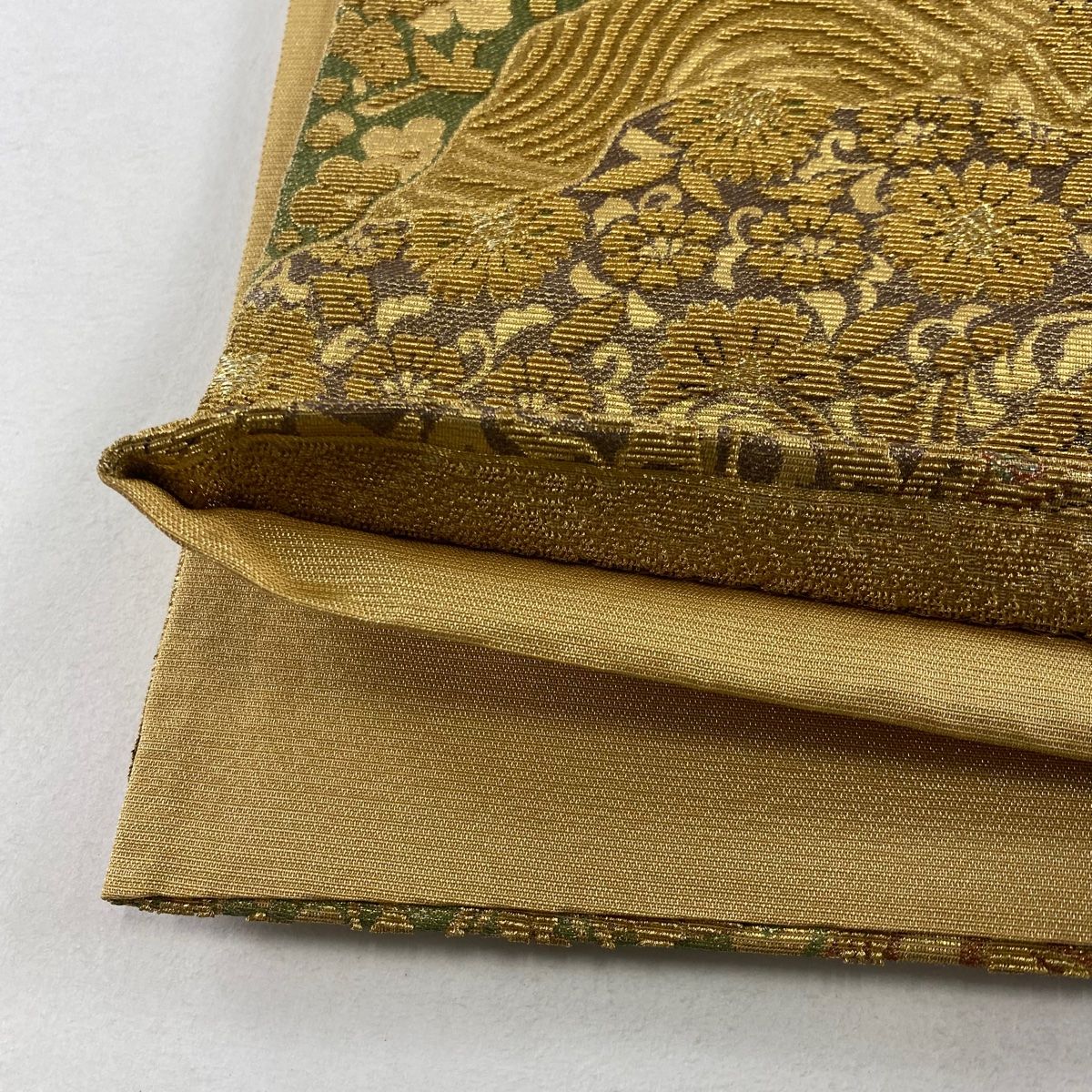 A42新品未使用　美品袋帯　箔　金糸　多彩　　唐草紋　正絹 袋帯 京都 西陣 永本機業店 正絹 縞 霞取り 花唐草 七宝 蜀江