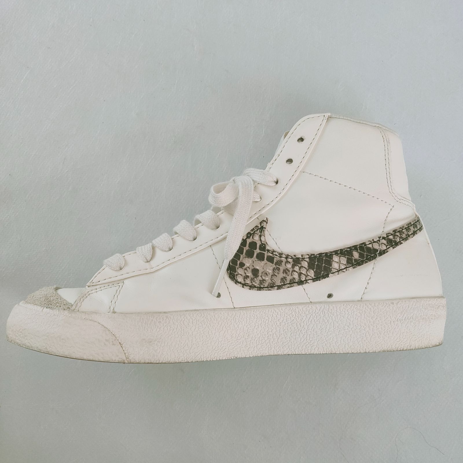 ホワイト パイソン(蛇) ハイカットスニーカー NIKE ナイキ レディーススニーカー ハイカット パイソン柄 蛇柄