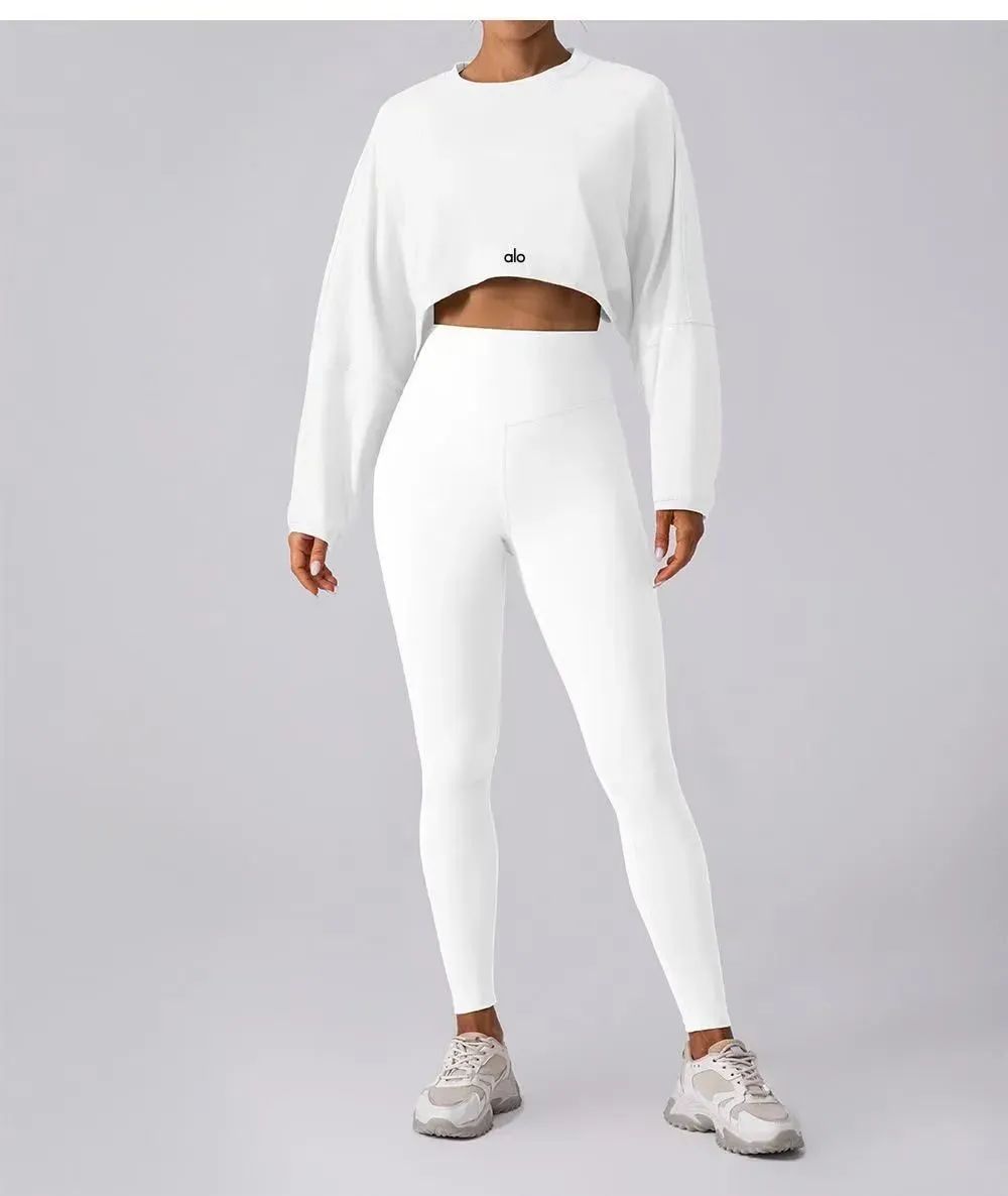 alo yoga M ホワイト クロップドTシャツ　柔らかい　アローヨガ　未使用 Alo Yoga パーカー レディース Tシャツ ヨガウェア トップス