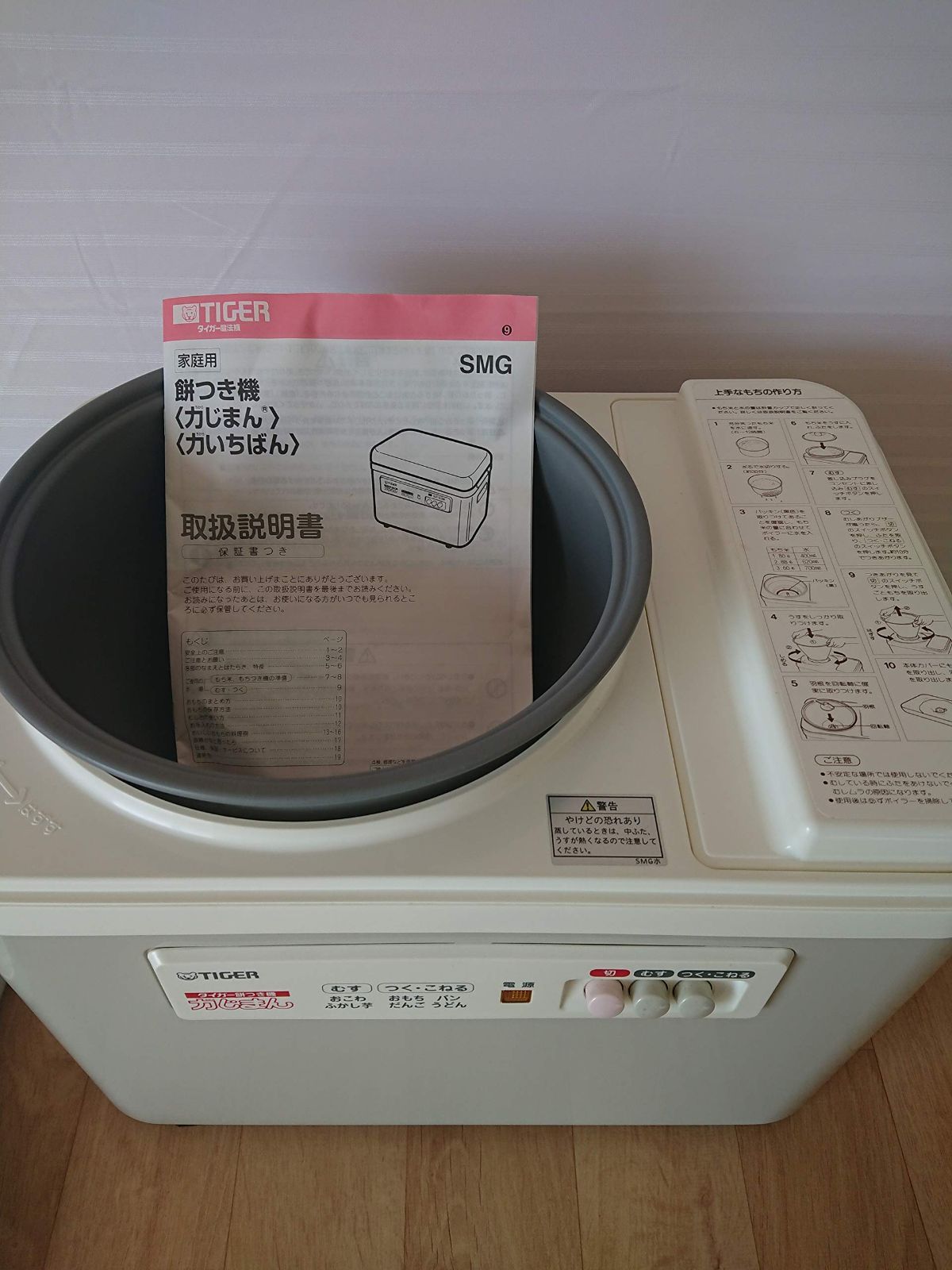 グレイッシュベージュ
