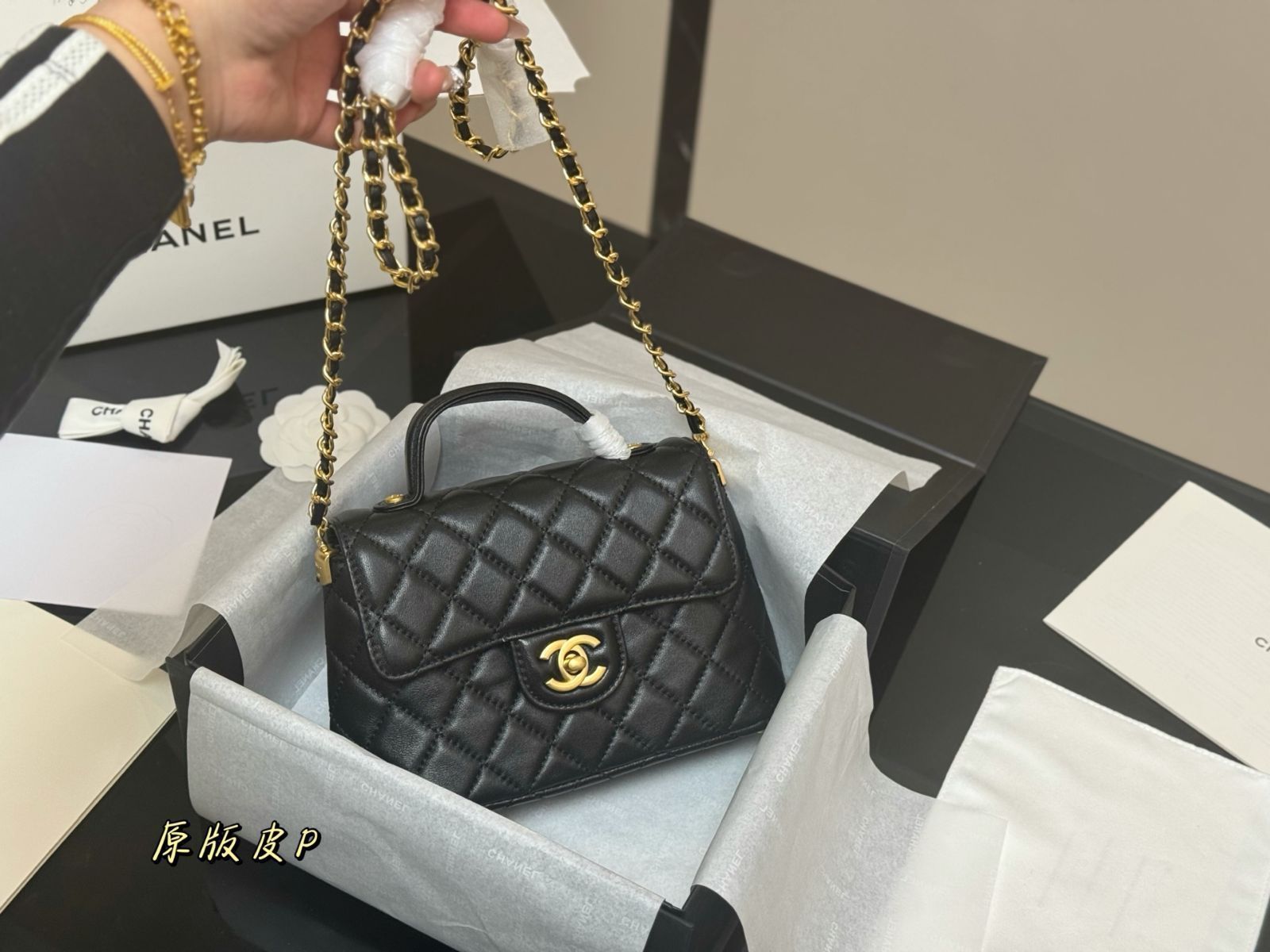 25A 主役級の存在感 メタリック ケリー【CHANEL】ハンドバッグ 25A 主役級 ゴールド メタリック ケリー【CHANEL】ハンドバッグ