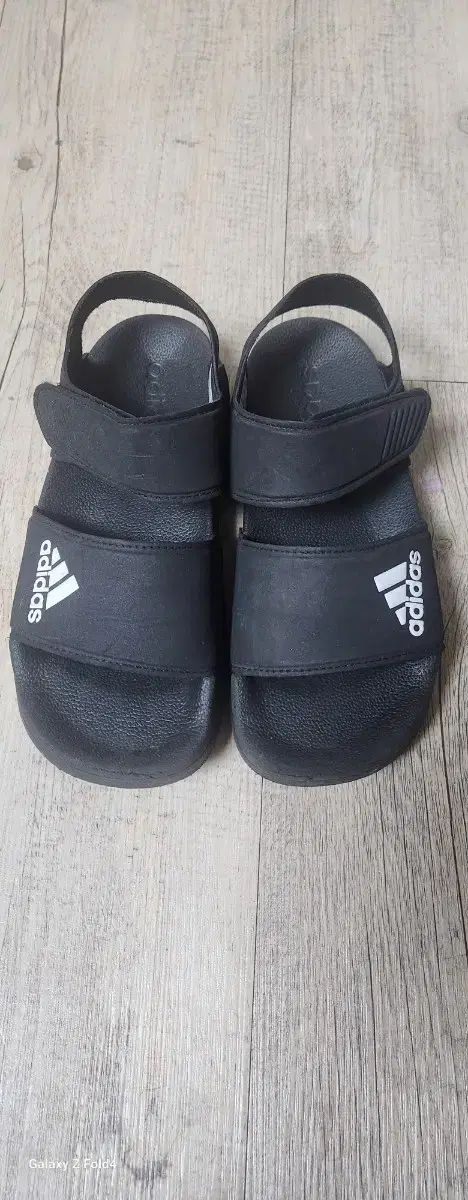 adidaskids アディダスキッズ サンダル 200