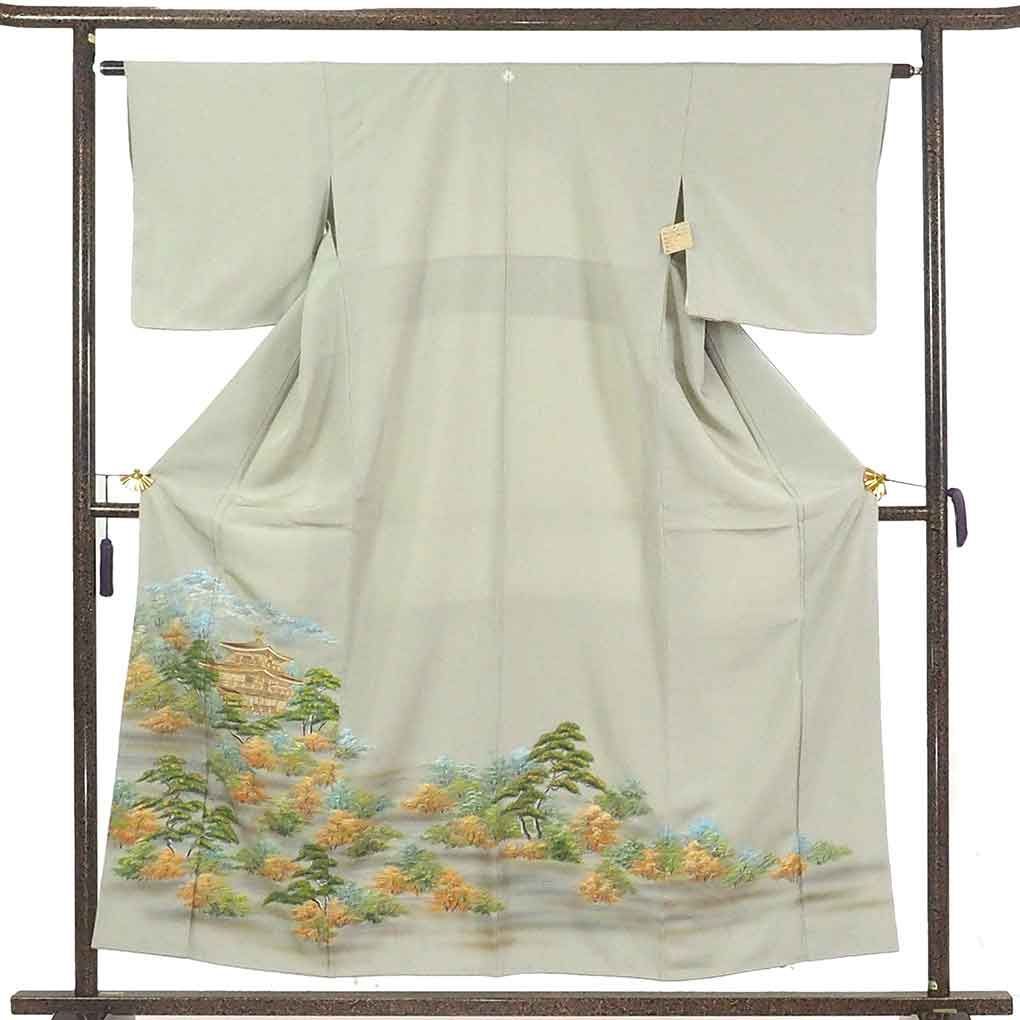 柔らかな薄藤グレーが肌映りを引き立てる─年齢問わず映える準礼装