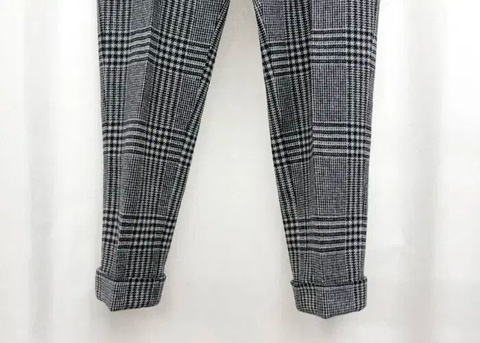 極美品 TOMFORD トムフォード チェック ウールスラックス 46 TOM FORD(トムフォード) チェック ウール パンツ 極美品 TOMFORD トム