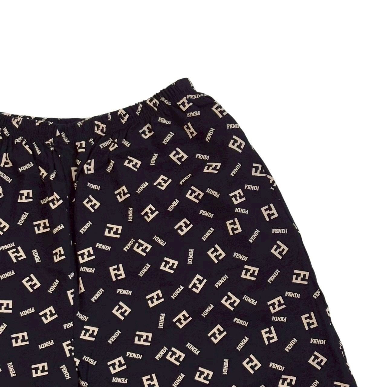 FENDI フェンディ ハーフパンツ 黒 FF 総柄 ショートパンツ 部屋
