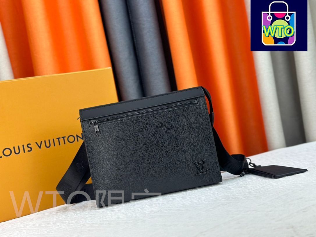 LVルイ・ヴィトン/男性用斜め掛けショルダーバッグ、バッグを手
