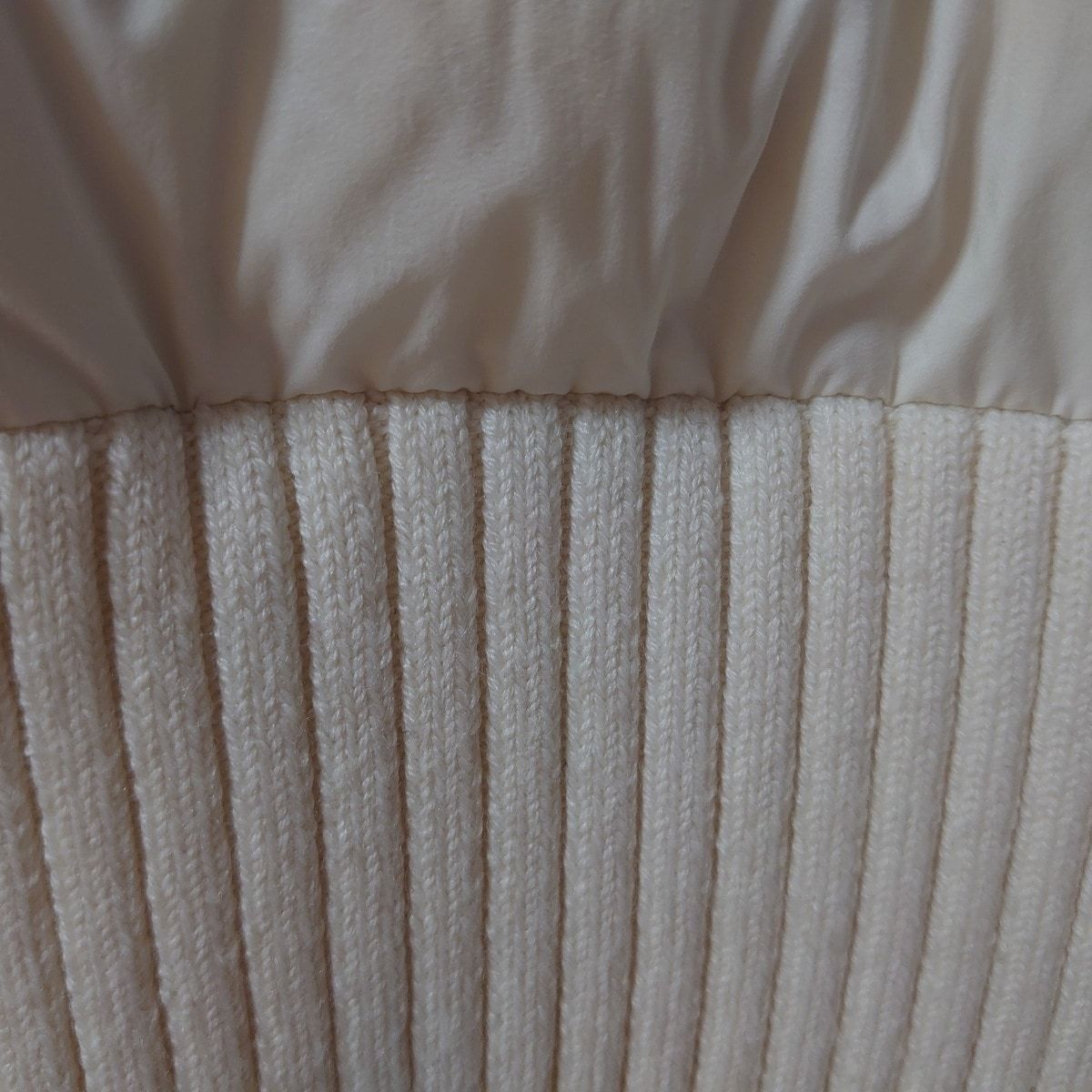 人気アイテムはお早めに HERNO ヘルノ ダウンコート サイズ44 L レディース - アイボリー 長袖 秋 冬