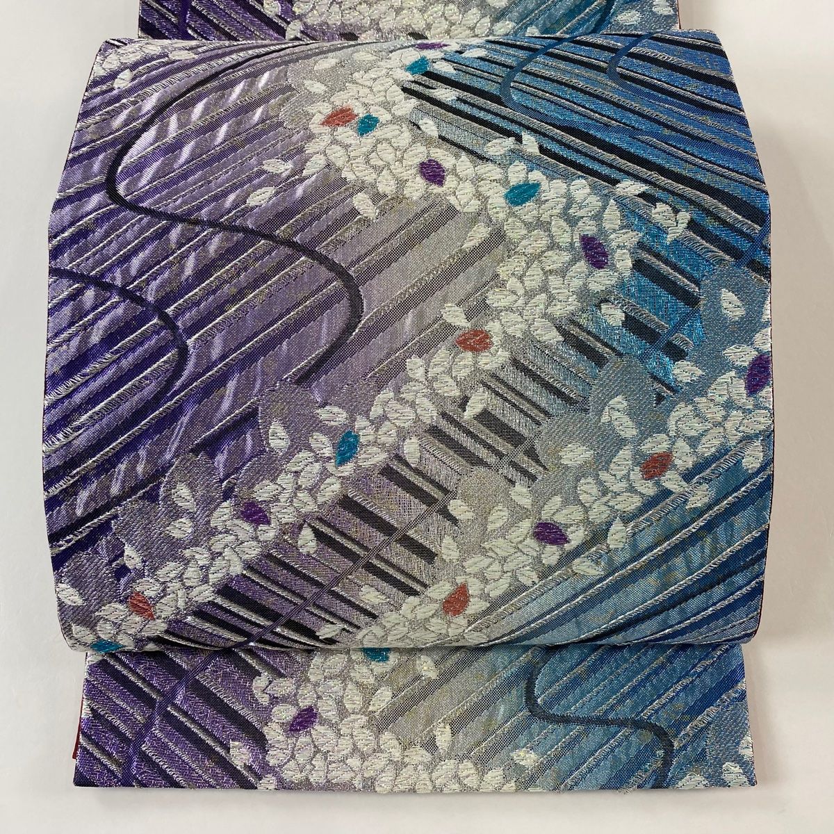 袋帯 秀品 振袖向き 花びら 斜縞 箔 銀糸 紫 六通 正絹