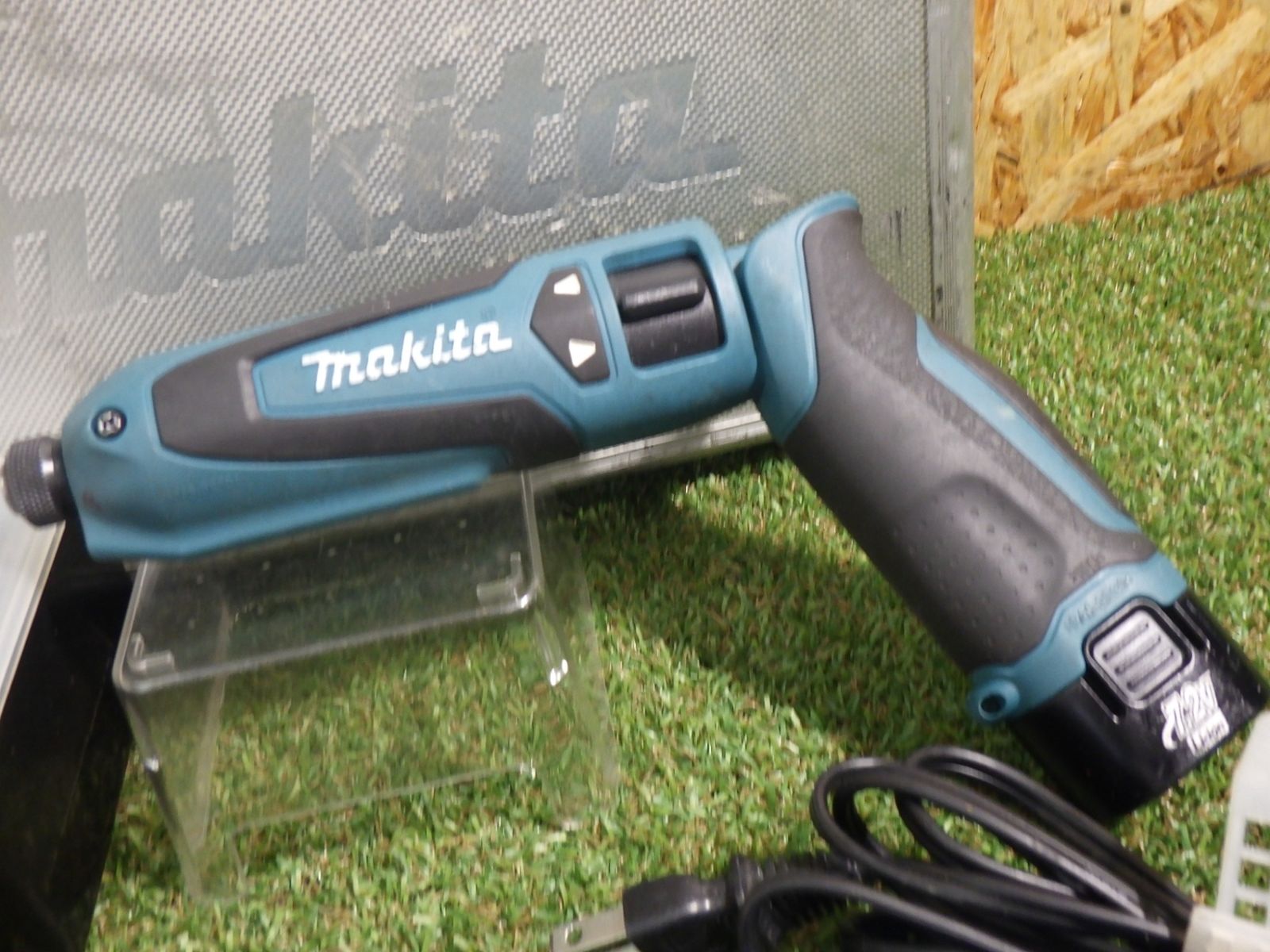 ペンインパクトドライバー TD021D