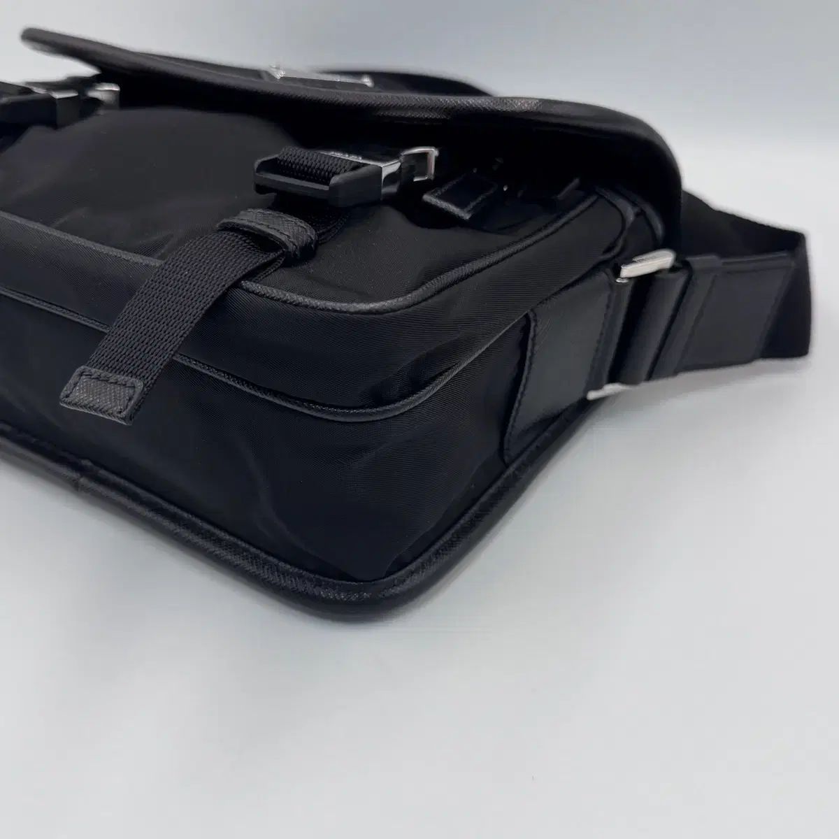 Re-Nylon ブラック メッセンジャーバッグ 2VD034 PRADA(プラダ) Re-Nylon メッセンジャーバッグ ショルダーバッグ