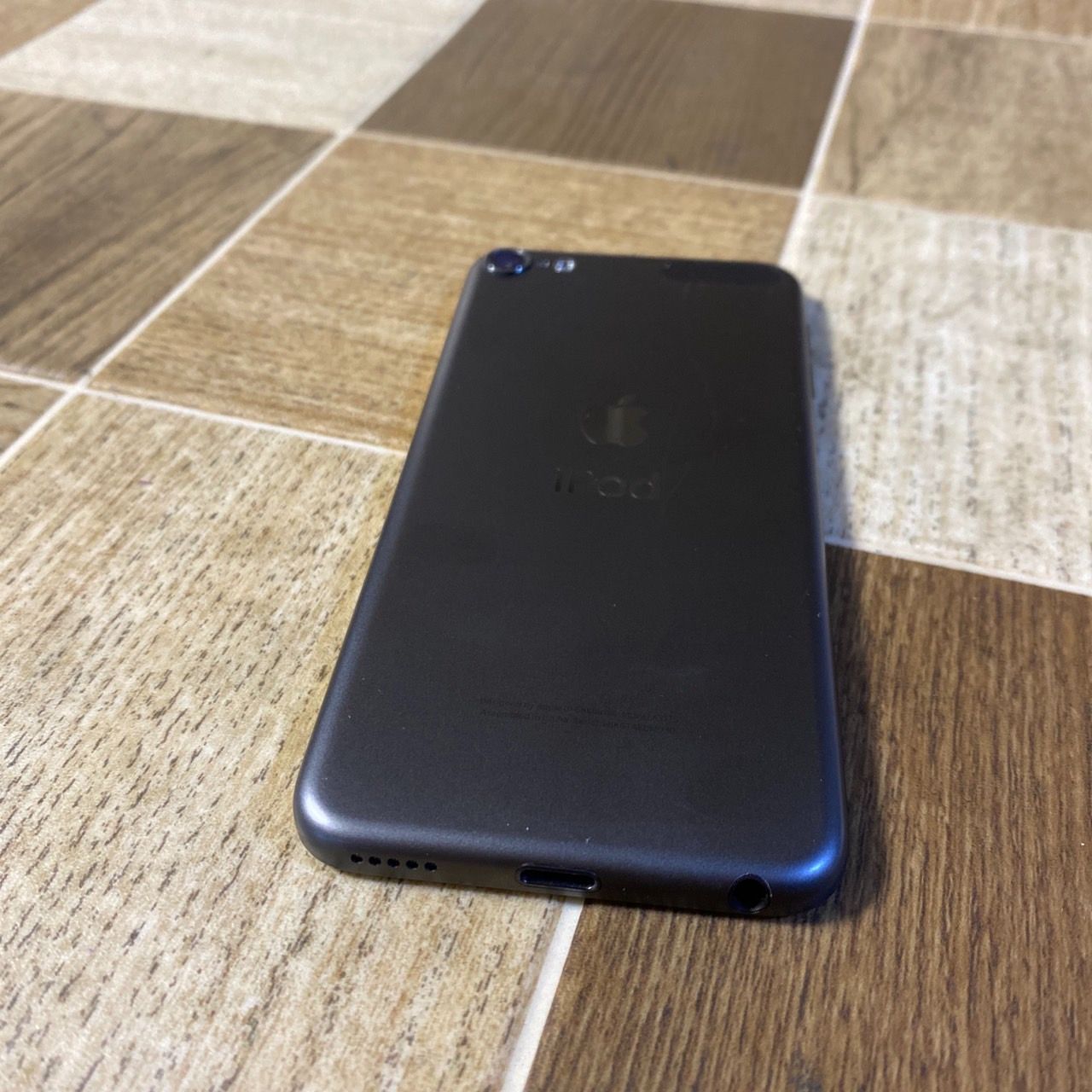 iPod touch A2178 MVHW2J/A 32GB スペースグレイ Apple iPod touch MVHW2J/A [32GB スペースグレイ] 価格比較