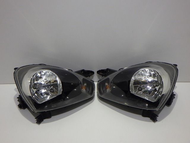 A トヨタ ピクシス LA300 左右ヘッドライト KOITO100-51090 A トヨタ ピクシス LA300 左右ヘッドライト KOITO100-51090