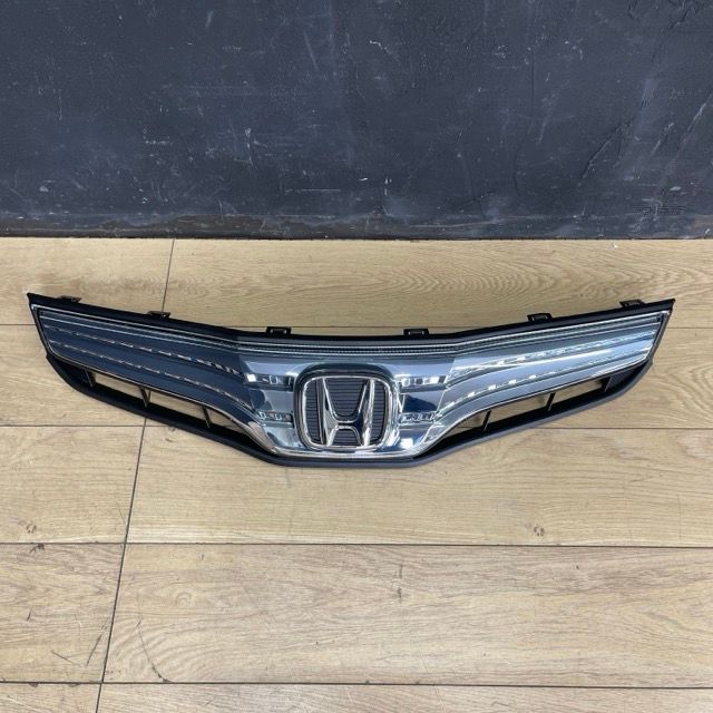 純正フロントグリル ホンダ フィットハイプリッド GP1 71121-TF2-901