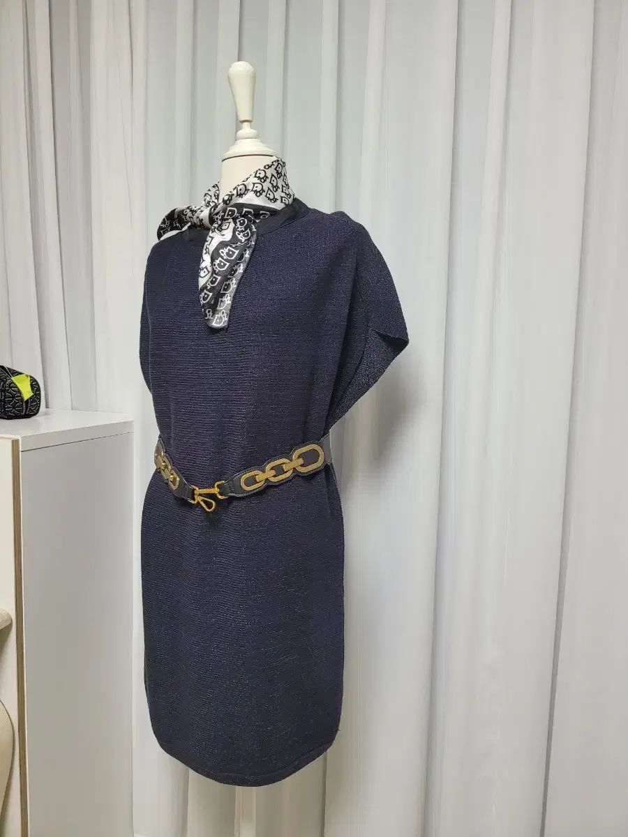 The HANDSOME MINE ブランドの ネイビー 色 ドレスです