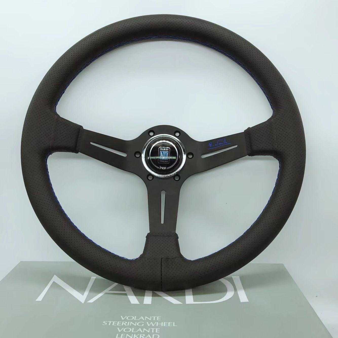 NARDI ナルディ レザー 36cm 潜り込ま ハンドル