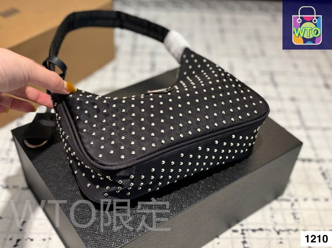 PRADA レザー アンダーアームバッグ ? 21×12cm | ♥品 STEELWINDOWSANDDOORS_COM