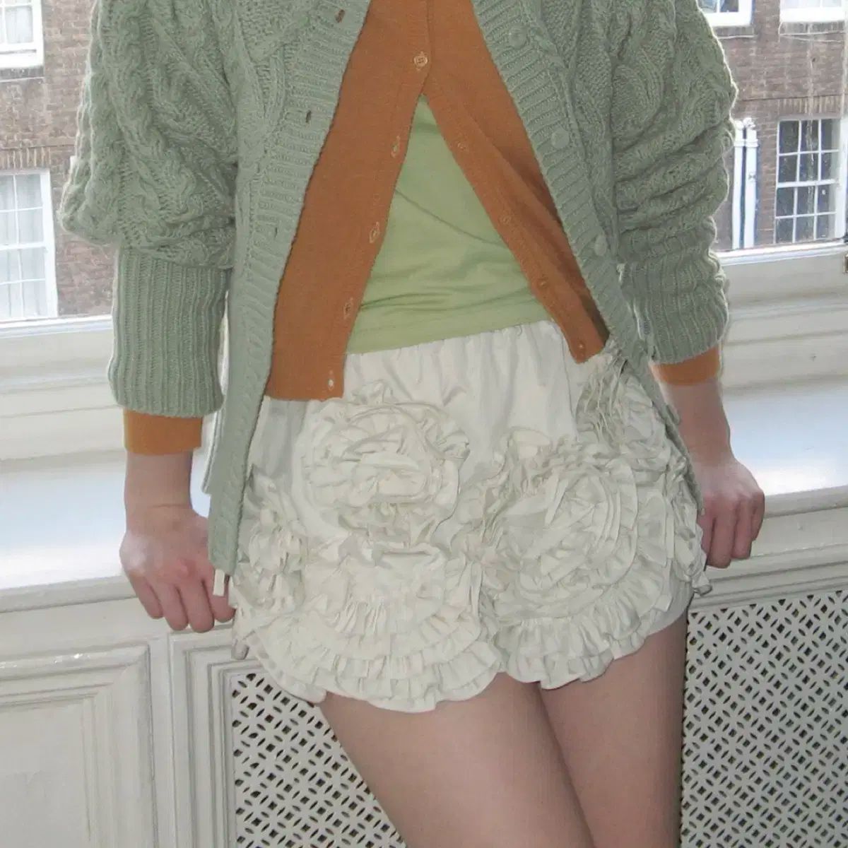 SINOON シヌーン Rose Frill Mini Skirt Cream Yellow