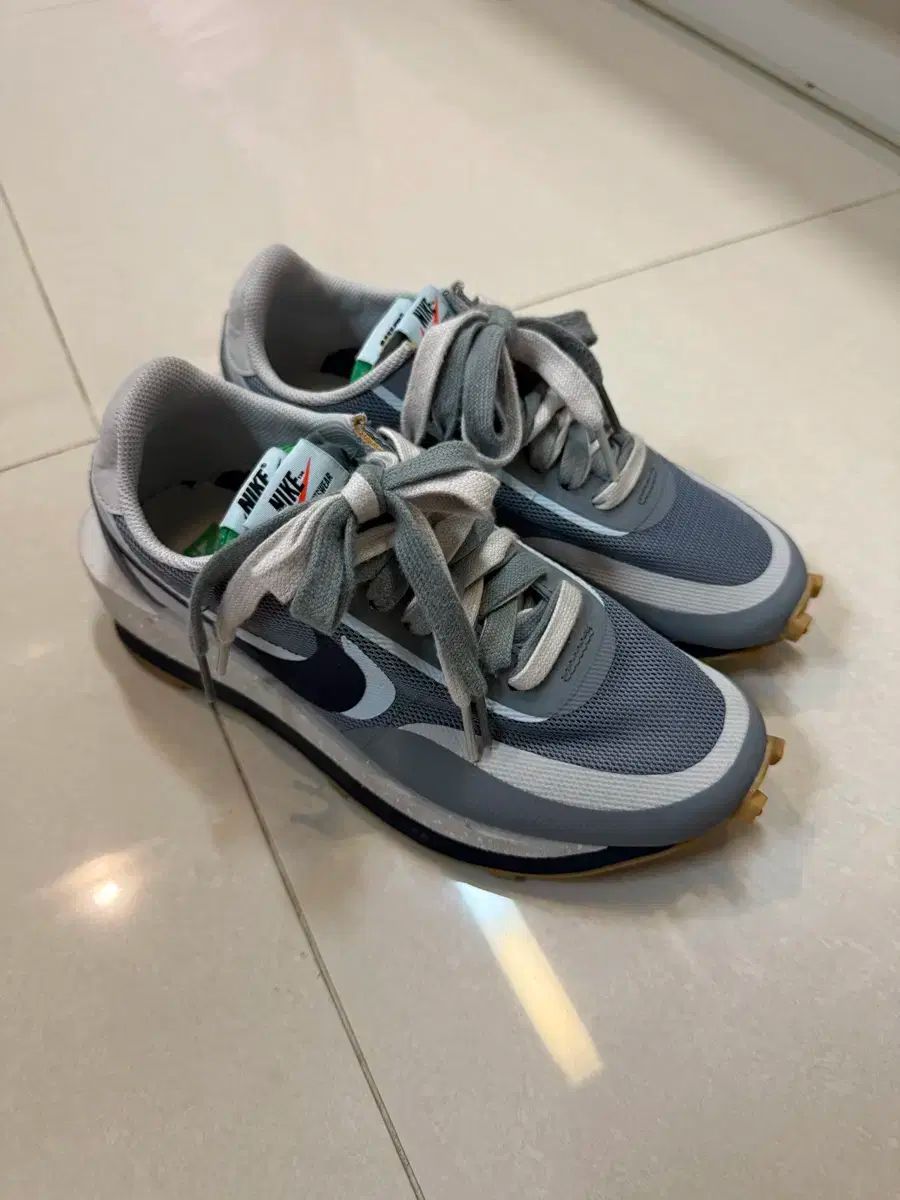 ナイキ LD ワッフル サカイ クロット キス オブ デス 2 クールグレー Amazon.com | Nike Mens LDWaffle DH3114 001 Sacai x Clot