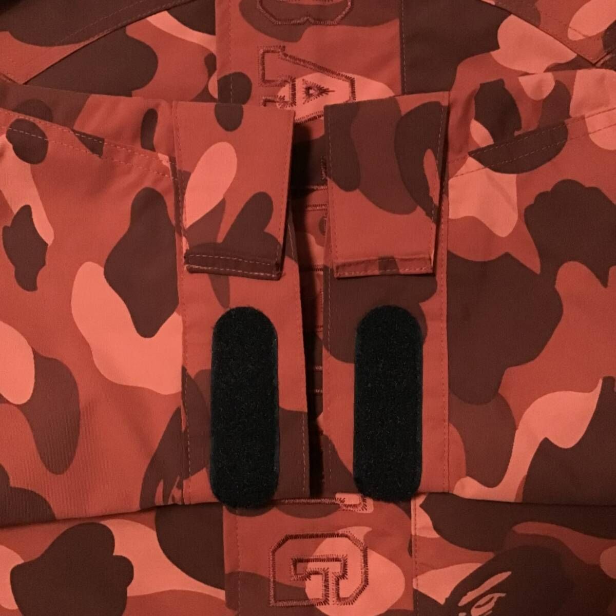 アベイシングエイプ　スノボジャケット　赤カモ（L size） アベイシングエイプスノボジャケット赤カモ（L size）